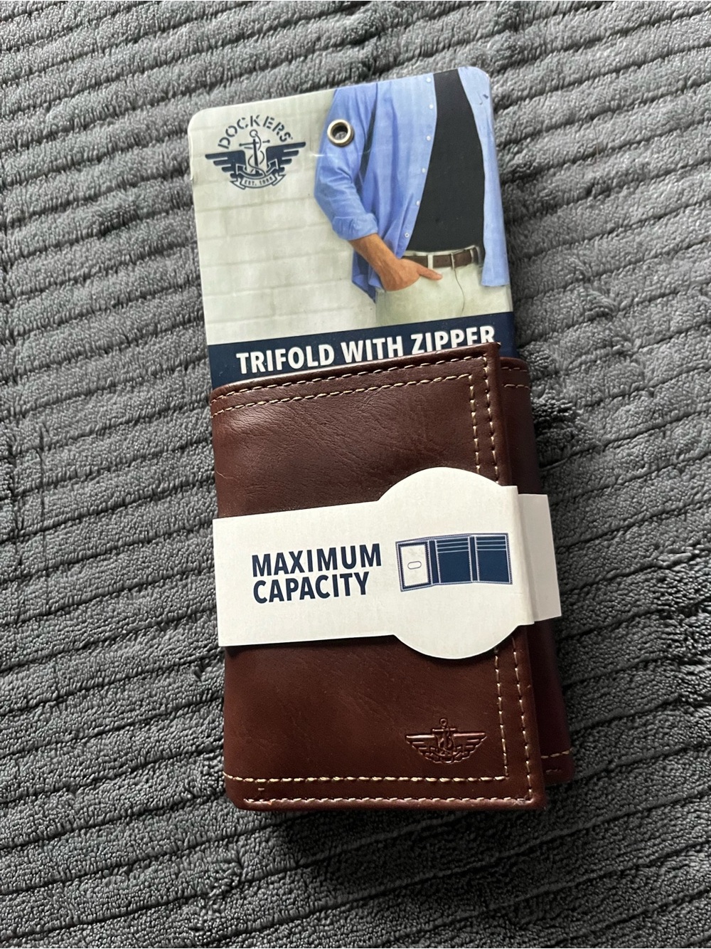 Dockers Brown Leather Trifold Wallet with Zippered Pocket